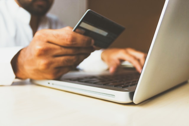 How to Ensure You’re Shopping Safely Online or In-Store in 2024